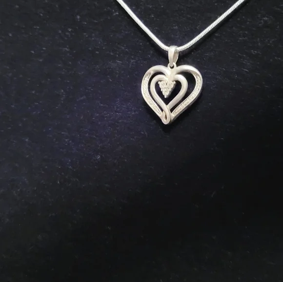 Silver Heart Pendant Necklace C - Picture 5 of 9